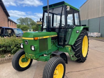 John Deere 2130