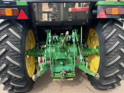 John Deere 2130