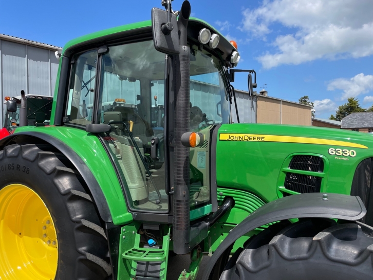 John Deere 6330