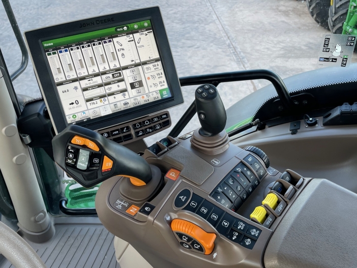 John Deere 6215R Ultimate Edition