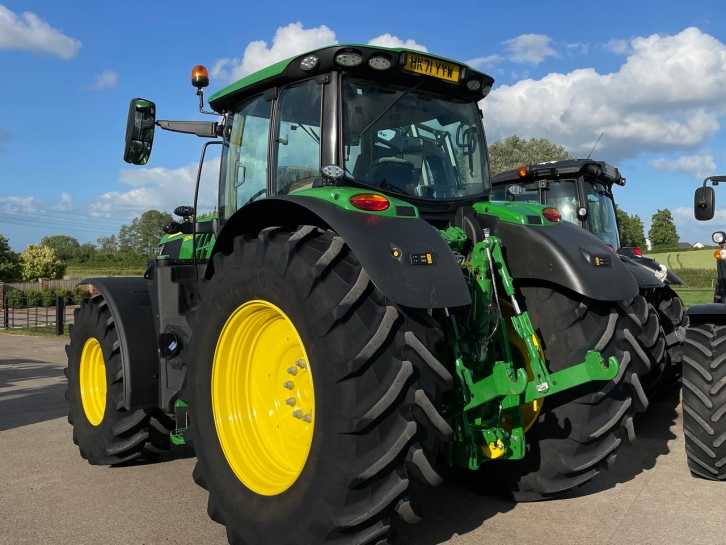 John Deere 6215R Ultimate Edition