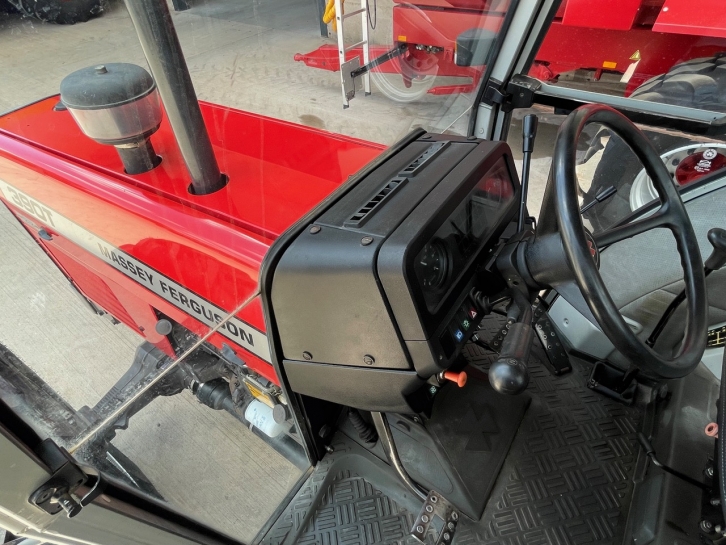 Massey Ferguson 390T