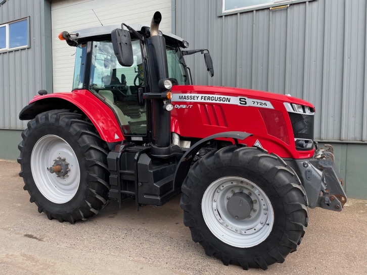 Massey Ferguson 7724S Efficient
