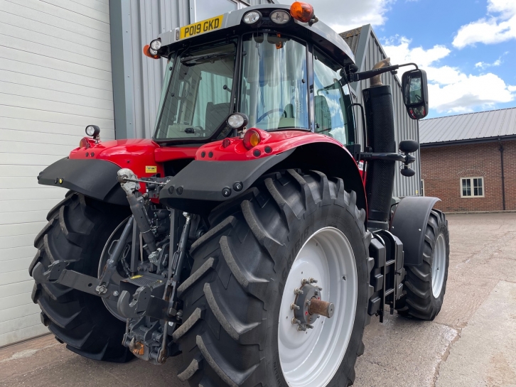 Massey Ferguson 7724S Efficient