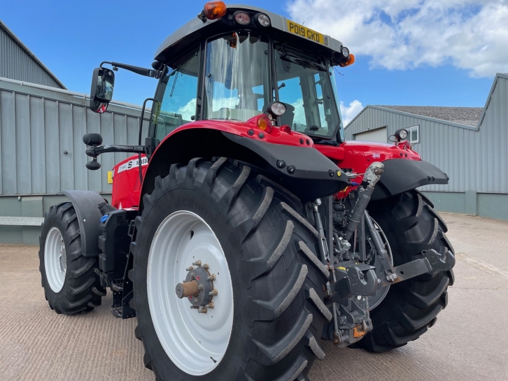 Massey Ferguson 7724S Efficient