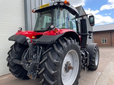 Massey Ferguson 7724S Efficient