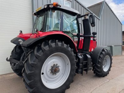 Massey Ferguson 7724S Efficient