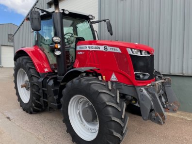 Massey Ferguson 7724S Efficient