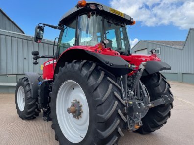 Massey Ferguson 7724S Efficient