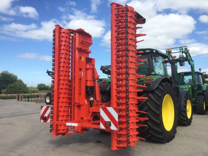 Kuhn HR6004 power harrow