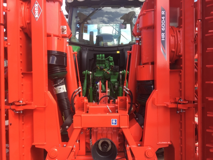 Kuhn HR6004 power harrow