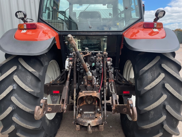 New Holland M100