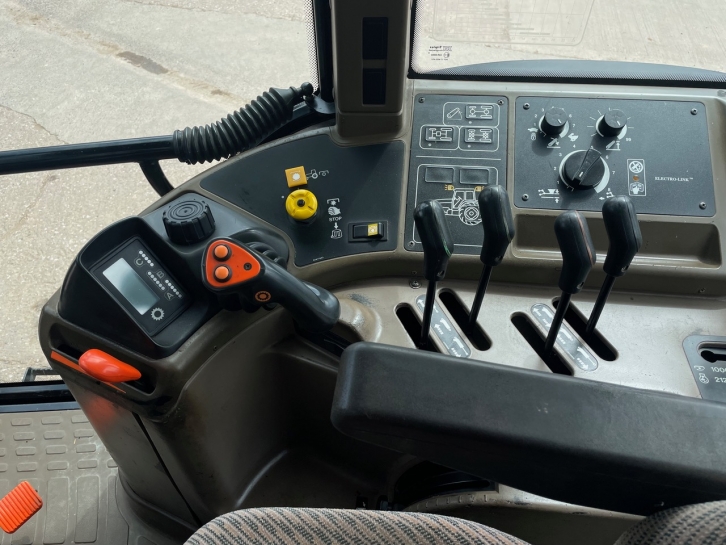 New Holland M100