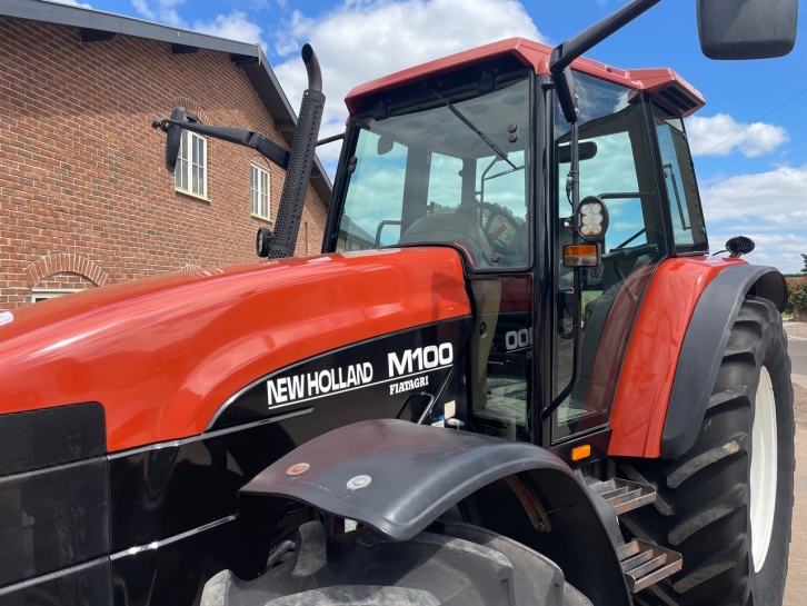 New Holland M100