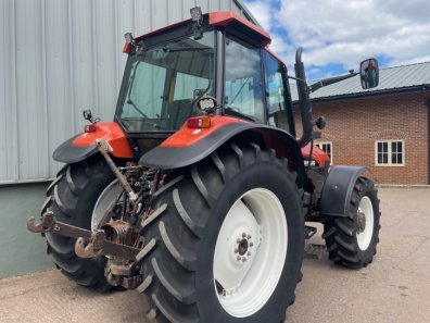 New Holland M100