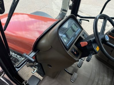 New Holland M100
