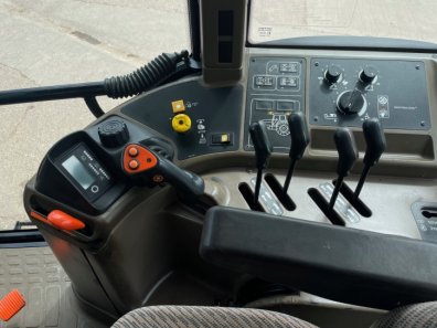 New Holland M100