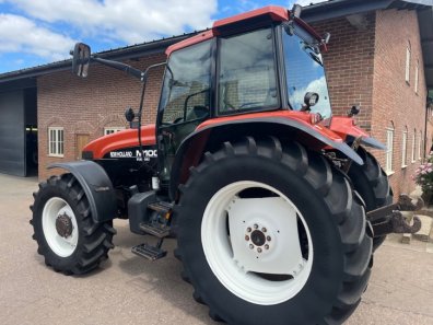 New Holland M100