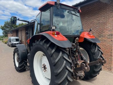 New Holland M100