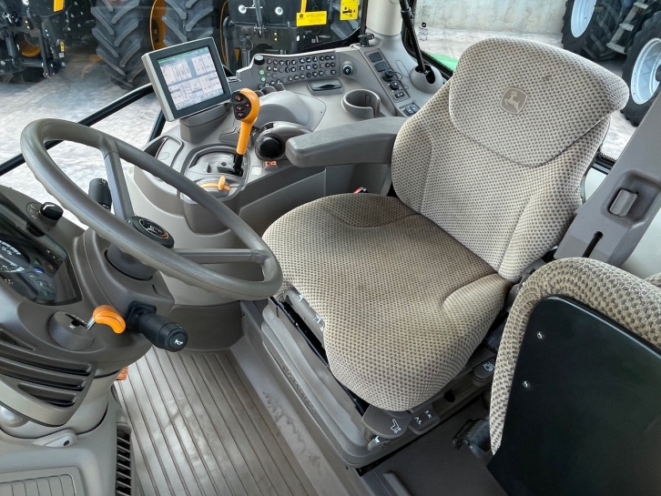 John Deere 6130R