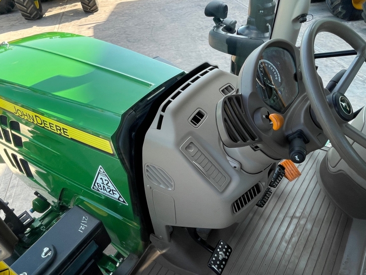 John Deere 6130R