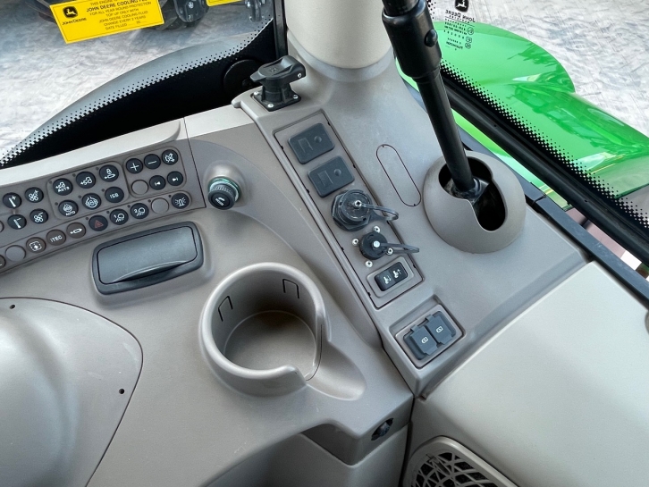 John Deere 6130R