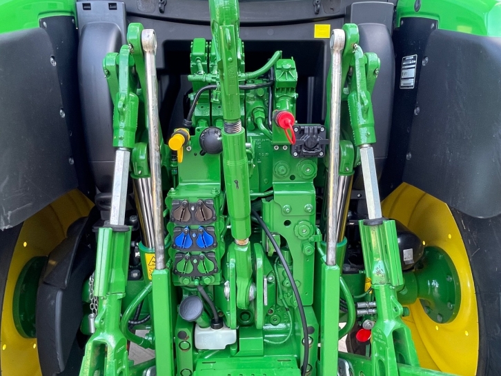 John Deere 6130R