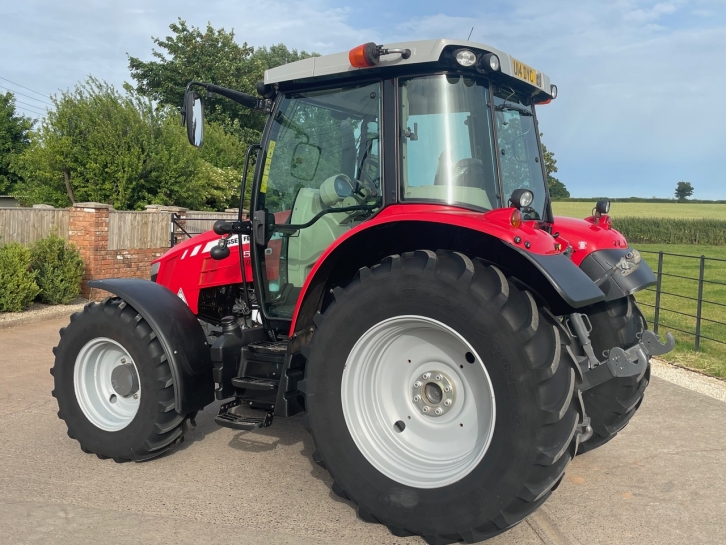 Massey Ferguson 5610