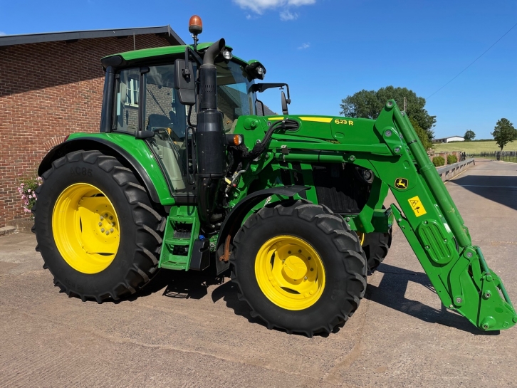 John Deere 6120M