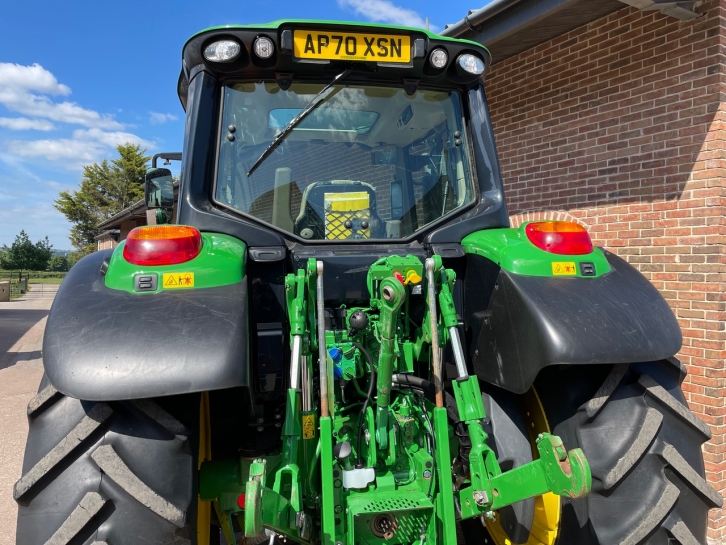John Deere 6120M