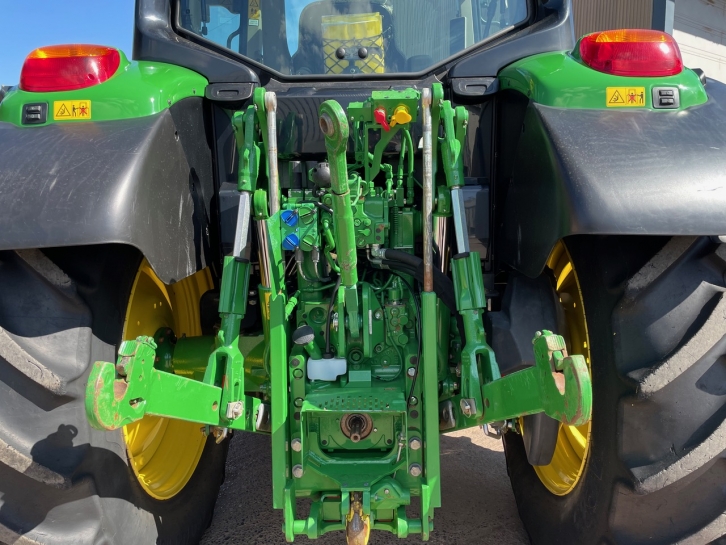 John Deere 6120M