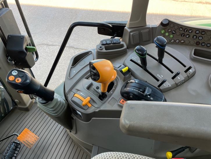 John Deere 6120M