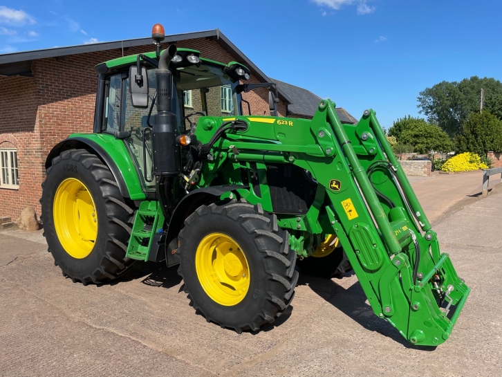 John Deere 6120M