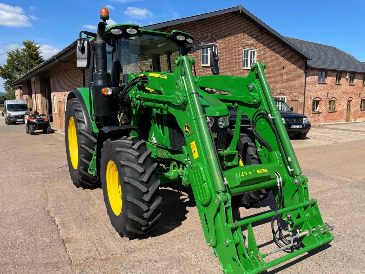 John Deere 6120M