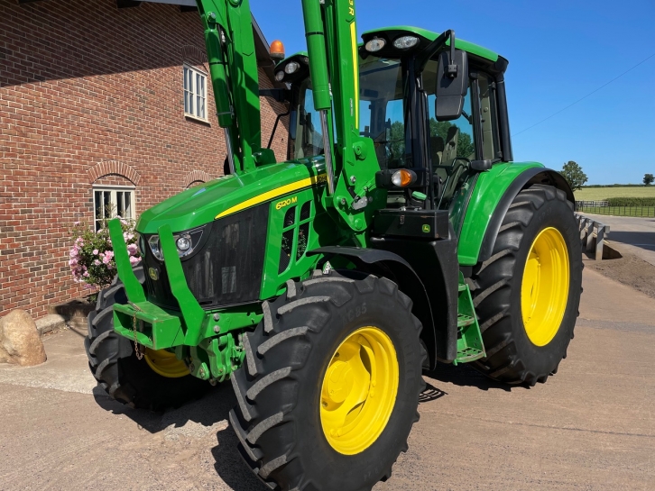 John Deere 6120M
