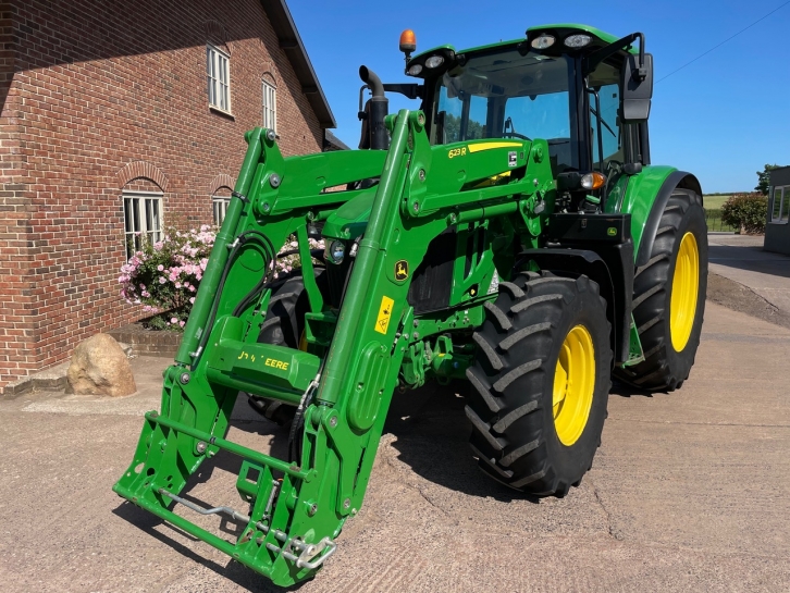 John Deere 6120M