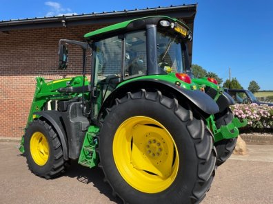 John Deere 6120M