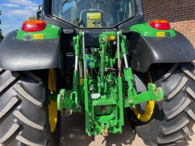 John Deere 6120M