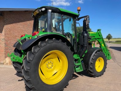 John Deere 6120M