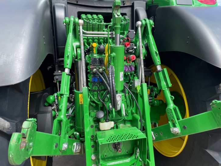 John Deere 6215R Ultimate Edition
