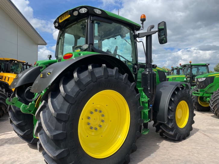 John Deere 6215R Ultimate Edition