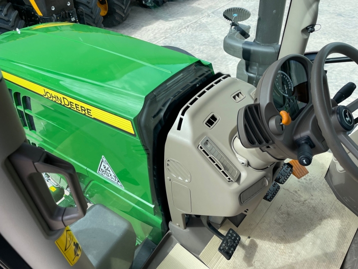 John Deere 6215R Ultimate Edition