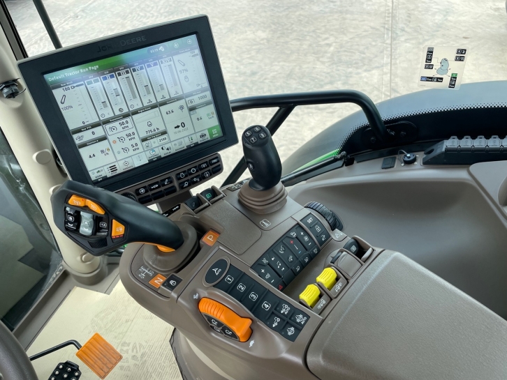 John Deere 6215R Ultimate Edition