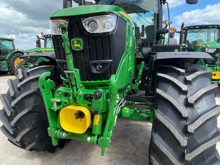 John Deere 6215R Ultimate Edition