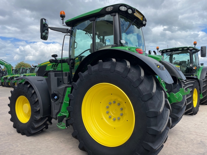 John Deere 6215R Ultimate Edition