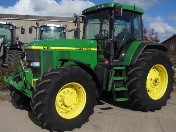 John Deere 7810