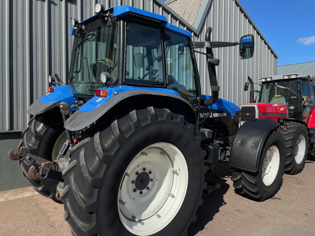 New Holland TM165