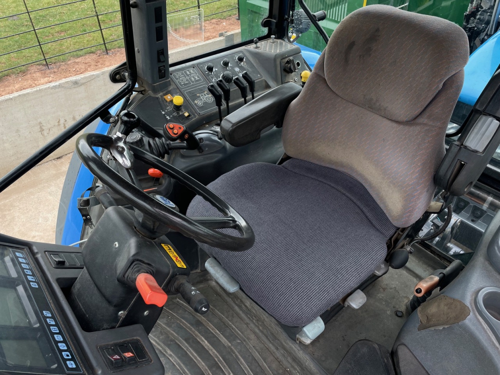 New Holland TM165