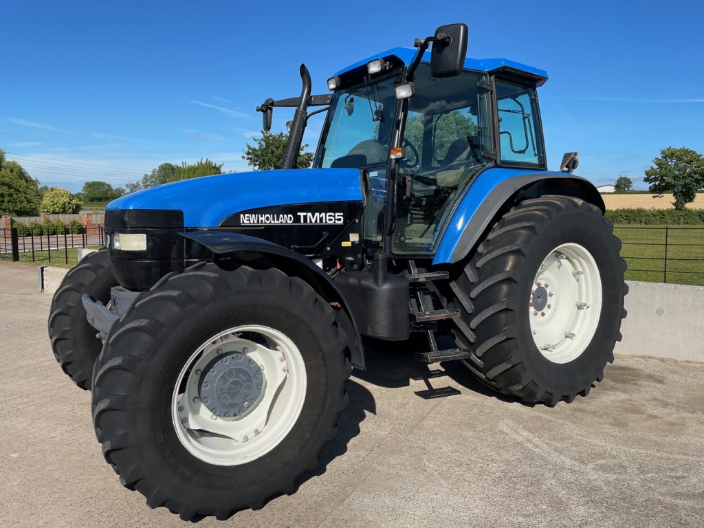 New Holland TM165