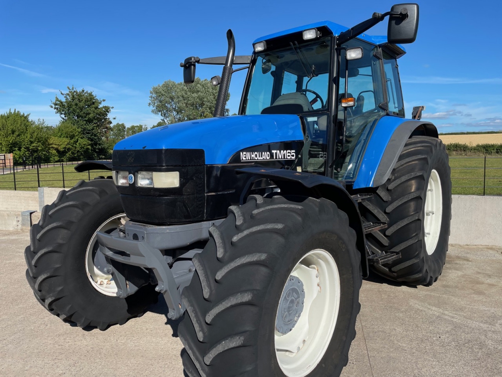 New Holland TM165
